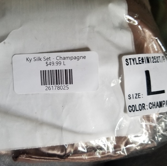 Large Ky satin silk set want my look - Picture 4 of 6